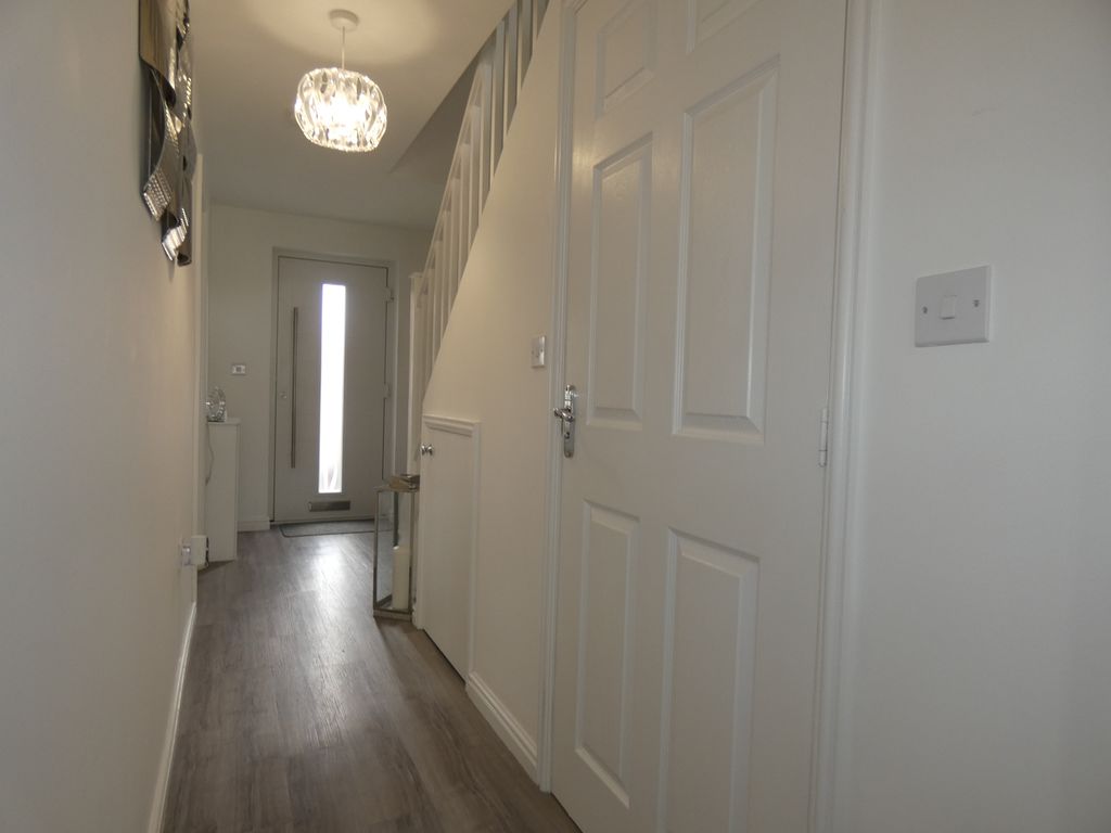 Entrance Hallway- click for photo gallery